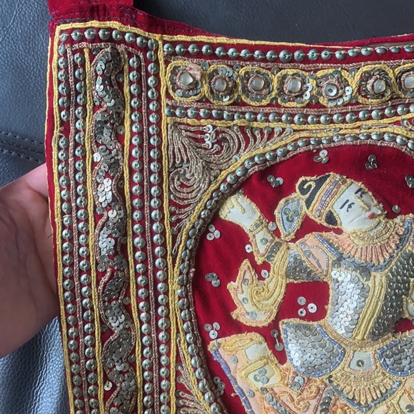 • Gorgeous Thai Handmade Shoulder Bag • - Picture 6 of 9